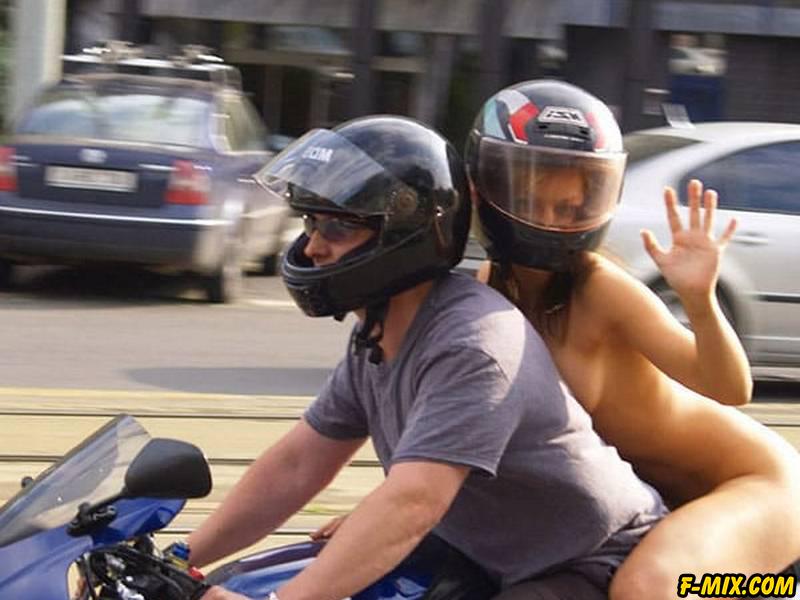 Голая девушка на спортивном мотоцикле... 14