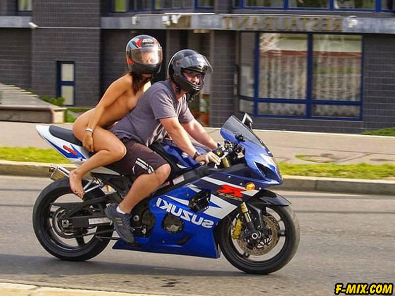 Голая девушка на спортивном мотоцикле... 22