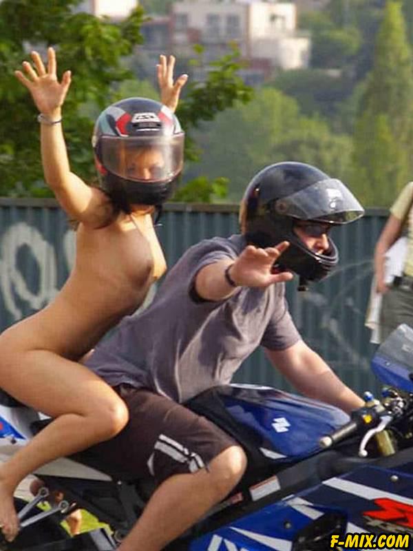 Голая девушка на спортивном мотоцикле... 24