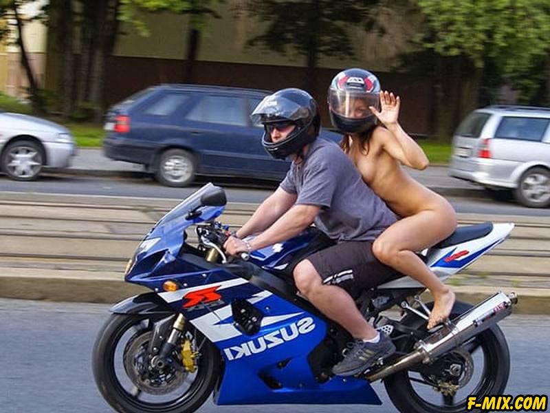 Голая девушка на спортивном мотоцикле... 32