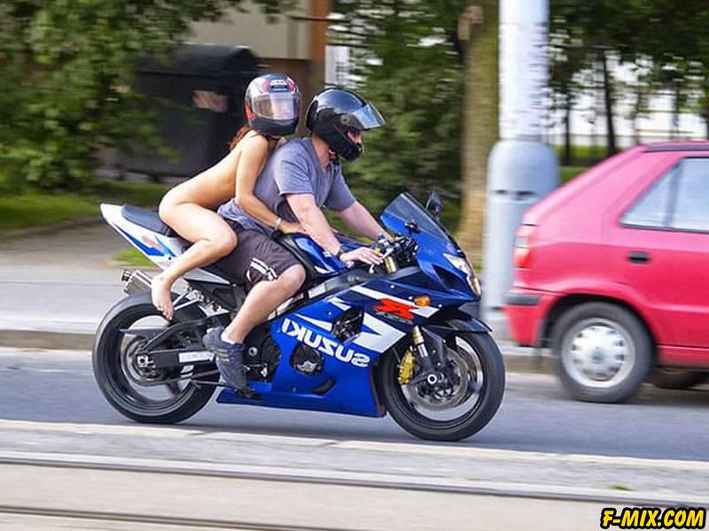 Голая девушка на спортивном мотоцикле... 35