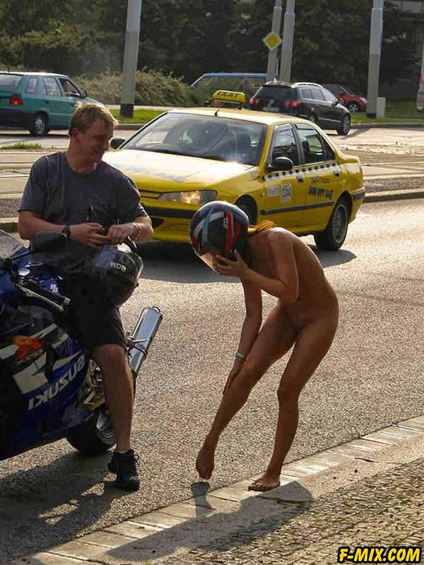 Голая девушка на спортивном мотоцикле... 39