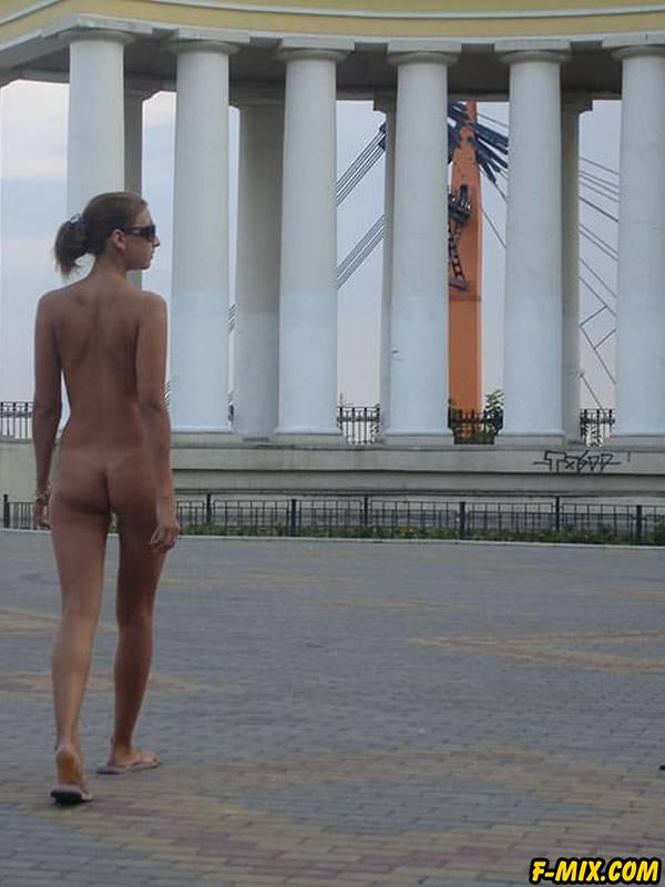 Прогулка голышом по центру Одессы 3